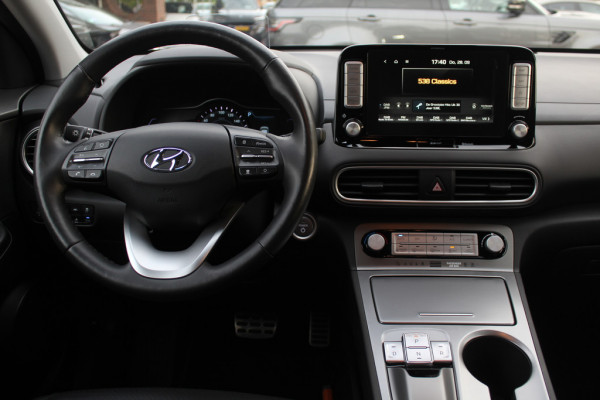 Hyundai Kona EV Premium 64 kWh / Trekhaak / Camera / Leder / Head-up / 18'' / Navigatie / Stuur+Stoelverwarming / Keyless / KRELL Audio / DAB / ACC