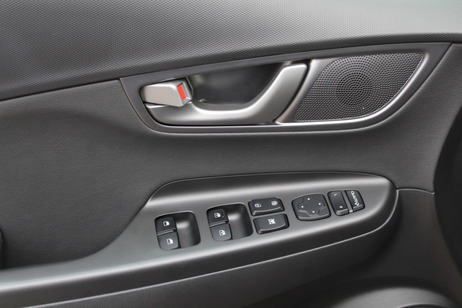 Hyundai Kona EV Premium 64 kWh / Trekhaak / Camera / Leder / Head-up / 18'' / Navigatie / Stuur+Stoelverwarming / Keyless / KRELL Audio / DAB / ACC