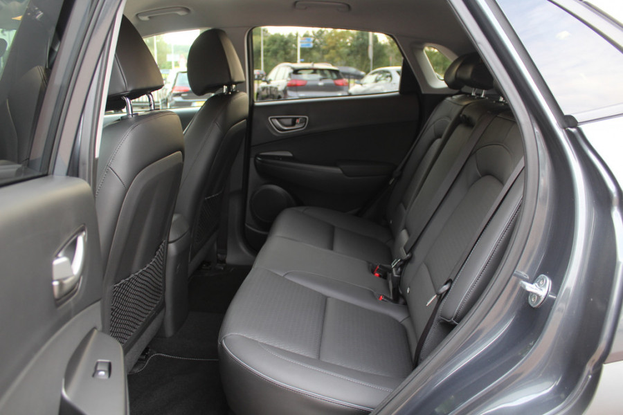 Hyundai Kona EV Premium 64 kWh / Trekhaak / Camera / Leder / Head-up / 18'' / Navigatie / Stuur+Stoelverwarming / Keyless / KRELL Audio / DAB / ACC