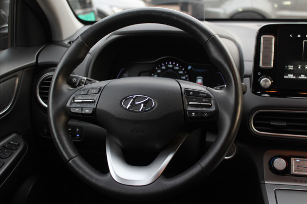 Hyundai Kona EV Premium 64 kWh / Trekhaak / Camera / Leder / Head-up / 18'' / Navigatie / Stuur+Stoelverwarming / Keyless / KRELL Audio / DAB / ACC