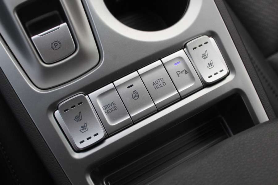 Hyundai Kona EV Premium 64 kWh / Trekhaak / Camera / Leder / Head-up / 18'' / Navigatie / Stuur+Stoelverwarming / Keyless / KRELL Audio / DAB / ACC