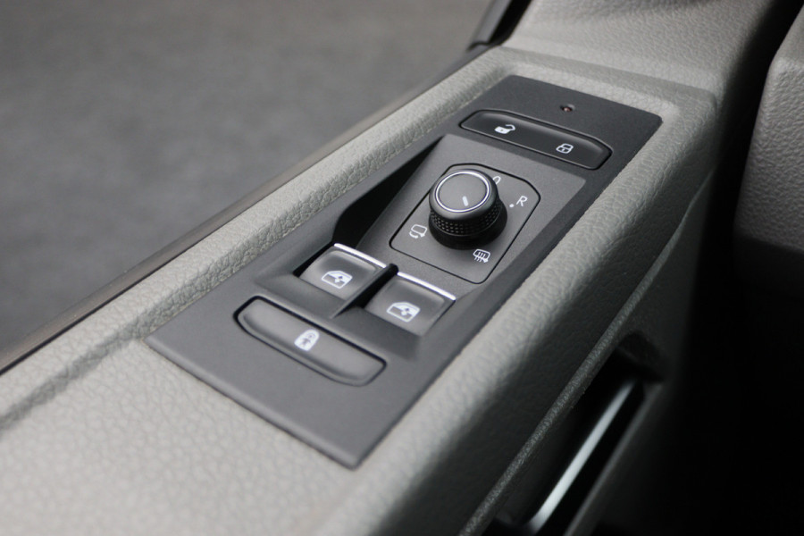 Volkswagen Transporter 2.0 TDI DSG L2H1 30 DC Bulli Leer, 2x Elektr. Schuifdeur, ACC, Camera, Apple Carplay, LED, Trekhaak, 20''