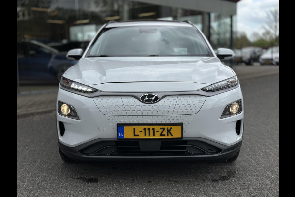 Hyundai Kona EV Fashion 64 kWh | SOH: 96,8% | Sky PANO Dak | HUD | Dodehoek Detectie | ACC |
