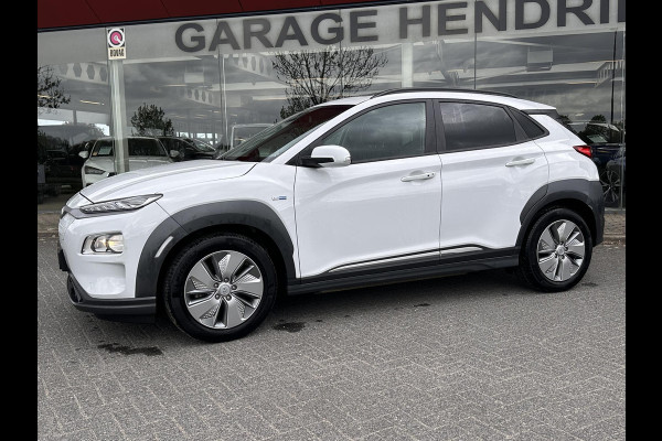Hyundai Kona EV Fashion 64 kWh | SOH: 96,8% | Sky PANO Dak | HUD | Dodehoek Detectie | ACC |