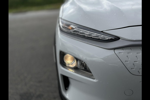 Hyundai Kona EV Fashion 64 kWh | SOH: 96,8% | Sky PANO Dak | HUD | Dodehoek Detectie | ACC |