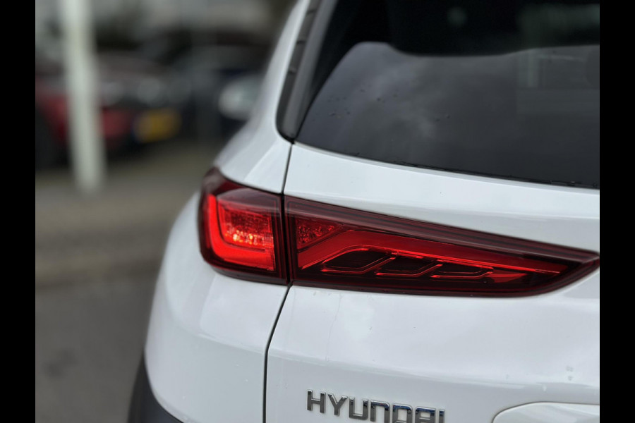Hyundai Kona EV Fashion 64 kWh | SOH: 96,8% | Sky PANO Dak | HUD | Dodehoek Detectie | ACC |