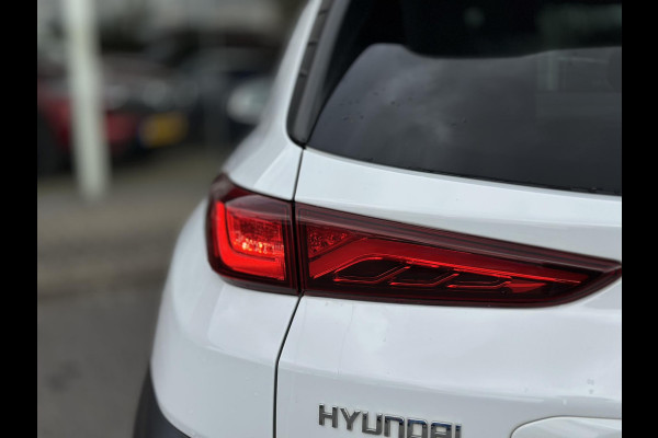 Hyundai Kona EV Fashion 64 kWh | SOH: 96,8% | Sky PANO Dak | HUD | Dodehoek Detectie | ACC |