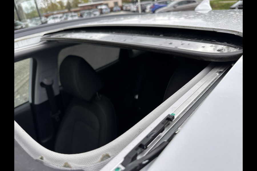 Hyundai Kona EV Fashion 64 kWh | SOH: 96,8% | Sky PANO Dak | HUD | Dodehoek Detectie | ACC |