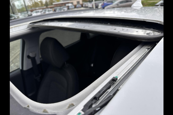 Hyundai Kona EV Fashion 64 kWh | SOH: 96,8% | Sky PANO Dak | HUD | Dodehoek Detectie | ACC |