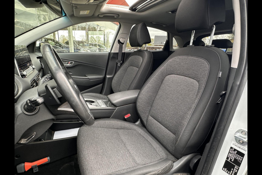 Hyundai Kona EV Fashion 64 kWh | SOH: 96,8% | Sky PANO Dak | HUD | Dodehoek Detectie | ACC |