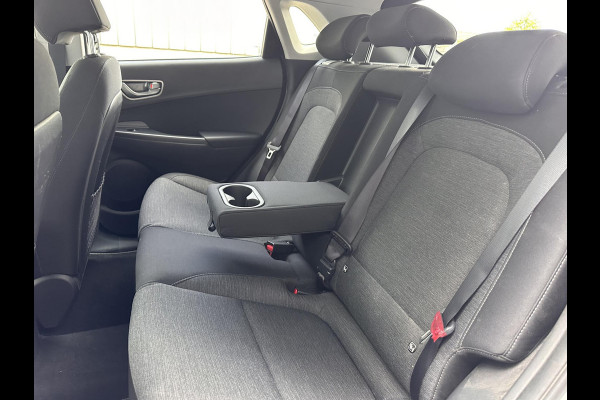 Hyundai Kona EV Fashion 64 kWh | SOH: 96,8% | Sky PANO Dak | HUD | Dodehoek Detectie | ACC |