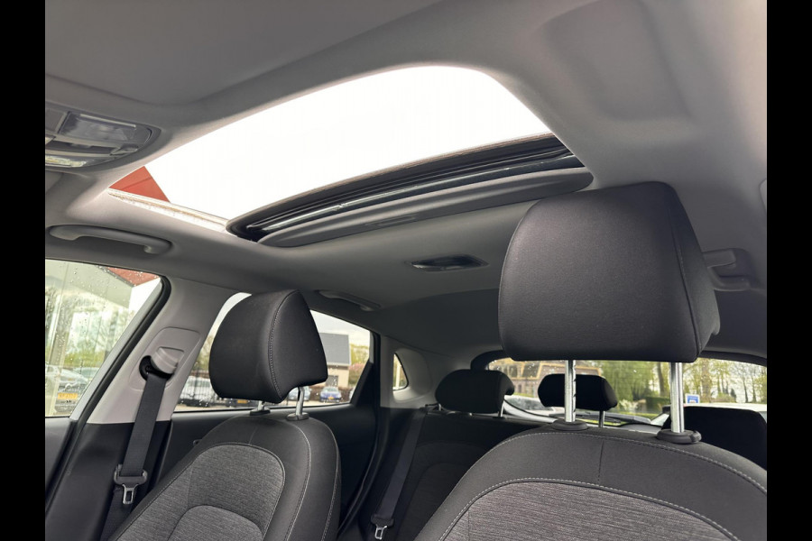 Hyundai Kona EV Fashion 64 kWh | SOH: 96,8% | Sky PANO Dak | HUD | Dodehoek Detectie | ACC |