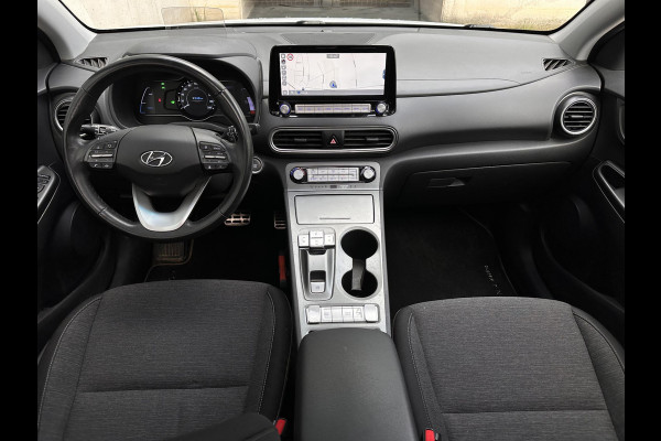 Hyundai Kona EV Fashion 64 kWh | SOH: 96,8% | Sky PANO Dak | HUD | Dodehoek Detectie | ACC |