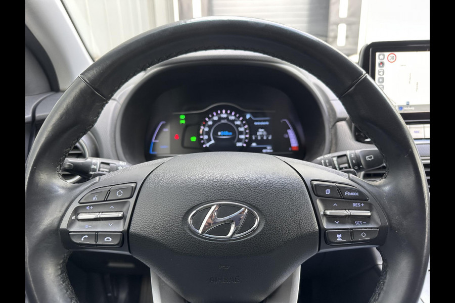 Hyundai Kona EV Fashion 64 kWh | SOH: 96,8% | Sky PANO Dak | HUD | Dodehoek Detectie | ACC |