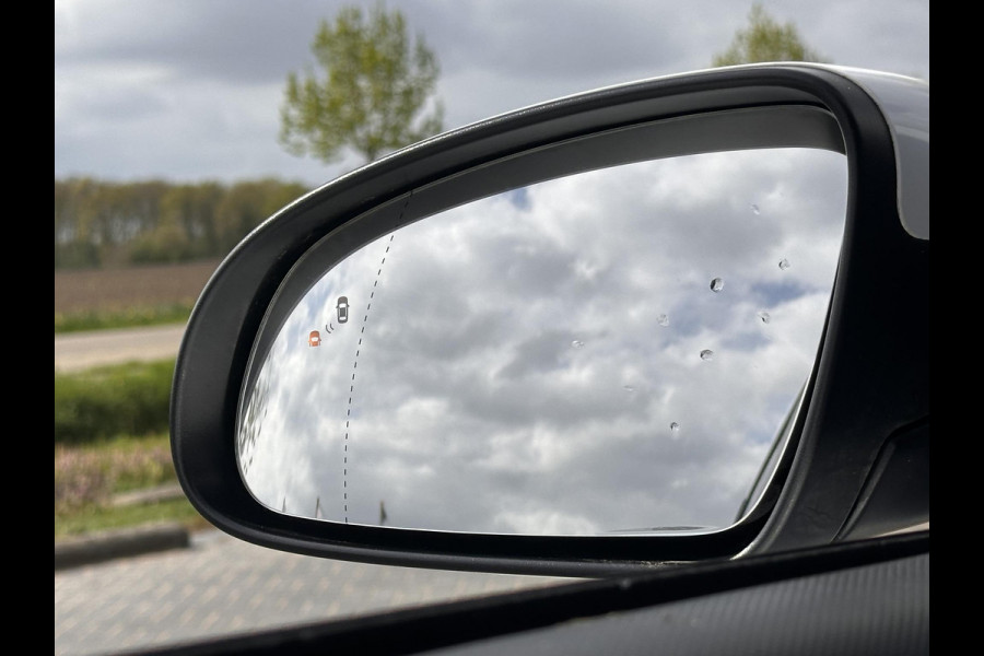 Hyundai Kona EV Fashion 64 kWh | SOH: 96,8% | Sky PANO Dak | HUD | Dodehoek Detectie | ACC |