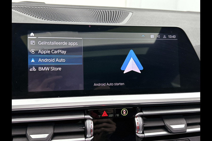 BMW 3 Serie Touring 330e xDrive High Executive M-sport (Panorama, Trekhaak, Camera, Co-Pilot, Stoel+StuurV, Carplay, Etc)