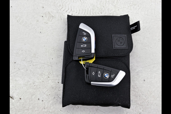 BMW 3 Serie Touring 330e xDrive High Executive M-sport (Panorama, Trekhaak, Camera, Co-Pilot, Stoel+StuurV, Carplay, Etc)