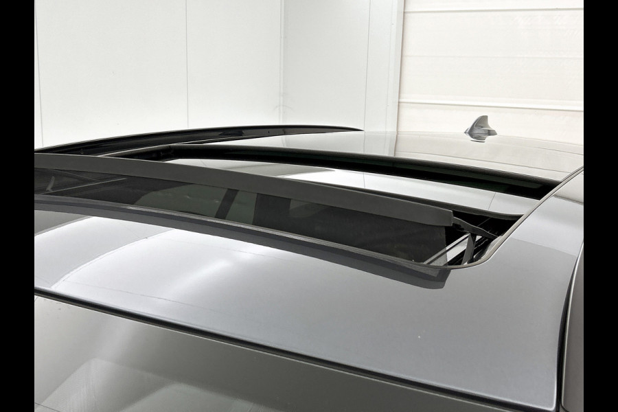 BMW 3 Serie Touring 330e xDrive High Executive M-sport (Panorama, Trekhaak, Camera, Co-Pilot, Stoel+StuurV, Carplay, Etc)