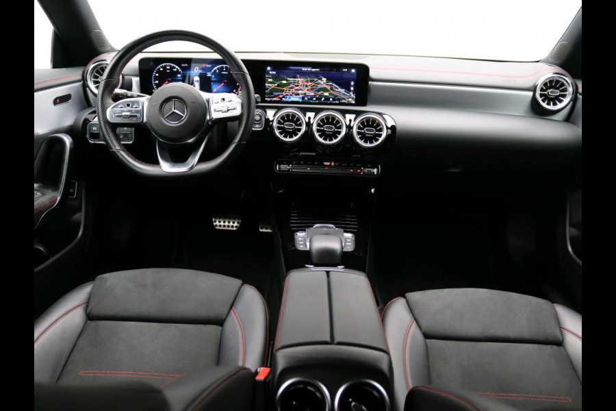 Mercedes-Benz CLA-Klasse Shooting Brake 200 Business Solution AMG AMG line | Night Pakket | Ledkoplampen | Sfeerverlichting | Stoelverwarming. Inclusief 24 maanden Mercedes-Benz Certified garantie voor Europa.