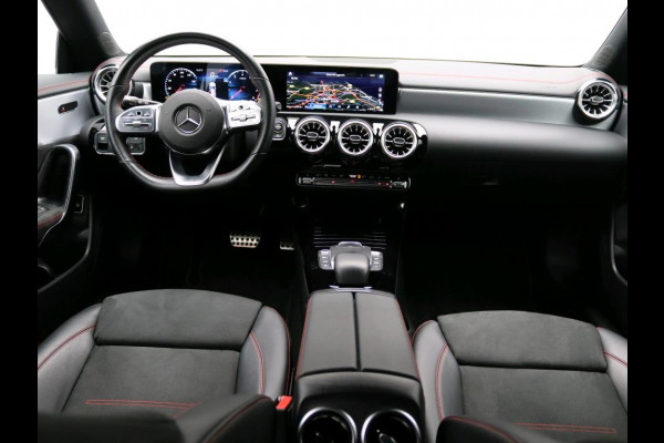 Mercedes-Benz CLA-Klasse Shooting Brake 200 Business Solution AMG AMG line | Night Pakket | Ledkoplampen | Sfeerverlichting | Stoelverwarming. Inclusief 24 maanden Mercedes-Benz Certified garantie voor Europa.