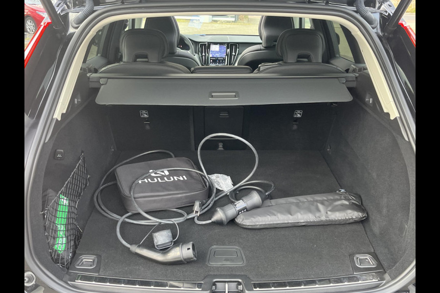 Volvo XC60 2.0 T6 Plug-in hybrid AWD Plus Dark 360 CAMERA| HARMAN KARDON| ACHTERBANK VERWARMD| PANO| VOORSTOELEN + STUUR VERWARMD| ELEKTRISCHE STOELEN MET MEMORY| ELEKTRISCHE ACHTERKLEP| DEALER OH. NET ONDERHOUD GEHAD|