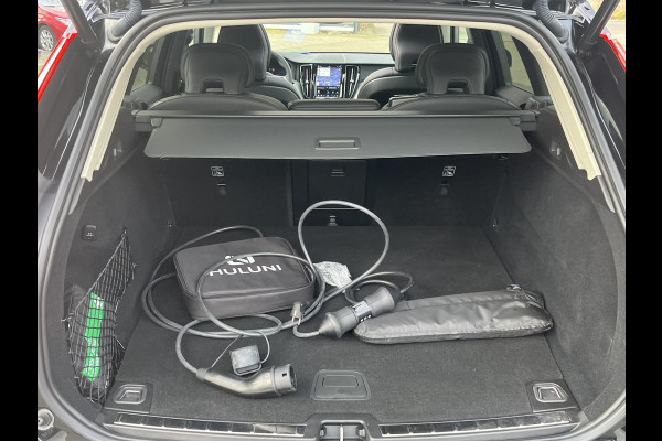 Volvo XC60 2.0 T6 Plug-in hybrid AWD Plus Dark 360 CAMERA| HARMAN KARDON| ACHTERBANK VERWARMD| PANO| VOORSTOELEN + STUUR VERWARMD| ELEKTRISCHE STOELEN MET MEMORY| ELEKTRISCHE ACHTERKLEP| DEALER OH. NET ONDERHOUD GEHAD|