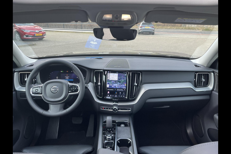 Volvo XC60 2.0 T6 Plug-in hybrid AWD Plus Dark 360 CAMERA| HARMAN KARDON| ACHTERBANK VERWARMD| PANO| VOORSTOELEN + STUUR VERWARMD| ELEKTRISCHE STOELEN MET MEMORY| ELEKTRISCHE ACHTERKLEP| DEALER OH. NET ONDERHOUD GEHAD|