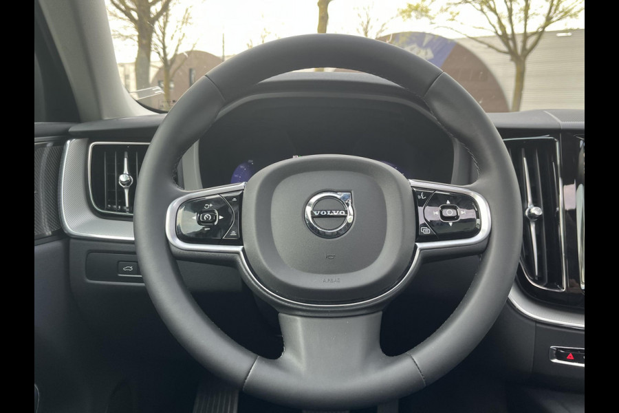 Volvo XC60 2.0 T6 Plug-in hybrid AWD Plus Dark 360 CAMERA| HARMAN KARDON| ACHTERBANK VERWARMD| PANO| VOORSTOELEN + STUUR VERWARMD| ELEKTRISCHE STOELEN MET MEMORY| ELEKTRISCHE ACHTERKLEP| DEALER OH. NET ONDERHOUD GEHAD|