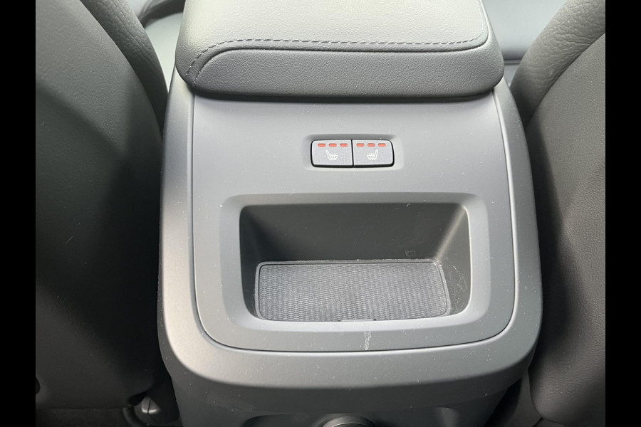 Volvo XC60 2.0 T6 Plug-in hybrid AWD Plus Dark 360 CAMERA| HARMAN KARDON| ACHTERBANK VERWARMD| PANO| VOORSTOELEN + STUUR VERWARMD| ELEKTRISCHE STOELEN MET MEMORY| ELEKTRISCHE ACHTERKLEP| DEALER OH. NET ONDERHOUD GEHAD|