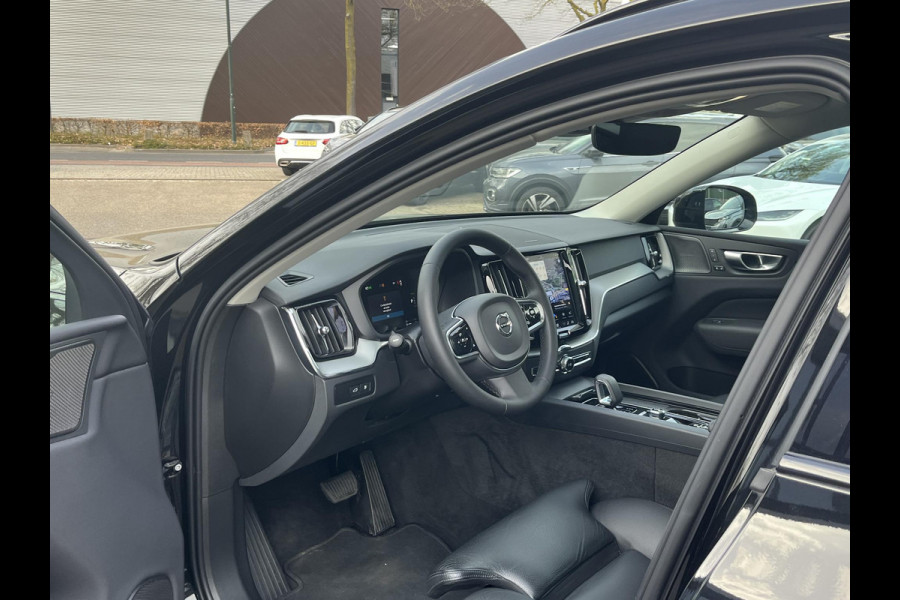 Volvo XC60 2.0 T6 Plug-in hybrid AWD Plus Dark 360 CAMERA| HARMAN KARDON| ACHTERBANK VERWARMD| PANO| VOORSTOELEN + STUUR VERWARMD| ELEKTRISCHE STOELEN MET MEMORY| ELEKTRISCHE ACHTERKLEP| DEALER OH. NET ONDERHOUD GEHAD|