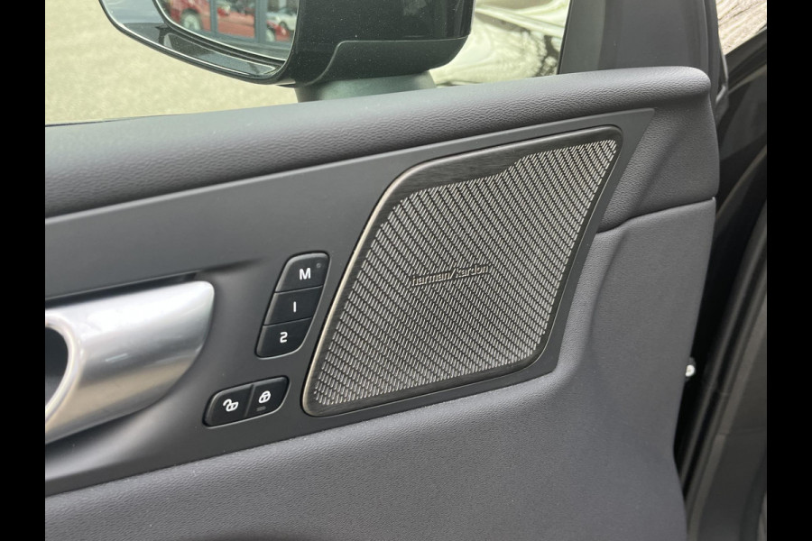 Volvo XC60 2.0 T6 Plug-in hybrid AWD Plus Dark 360 CAMERA| HARMAN KARDON| ACHTERBANK VERWARMD| PANO| VOORSTOELEN + STUUR VERWARMD| ELEKTRISCHE STOELEN MET MEMORY| ELEKTRISCHE ACHTERKLEP| DEALER OH. NET ONDERHOUD GEHAD|