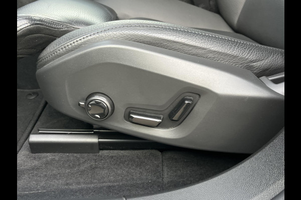 Volvo XC60 2.0 T6 Plug-in hybrid AWD Plus Dark 360 CAMERA| HARMAN KARDON| ACHTERBANK VERWARMD| PANO| VOORSTOELEN + STUUR VERWARMD| ELEKTRISCHE STOELEN MET MEMORY| ELEKTRISCHE ACHTERKLEP| DEALER OH. NET ONDERHOUD GEHAD|