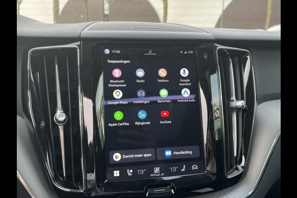 Volvo XC60 2.0 T6 Plug-in hybrid AWD Plus Dark 360 CAMERA| HARMAN KARDON| ACHTERBANK VERWARMD| PANO| VOORSTOELEN + STUUR VERWARMD| ELEKTRISCHE STOELEN MET MEMORY| ELEKTRISCHE ACHTERKLEP| DEALER OH. NET ONDERHOUD GEHAD|