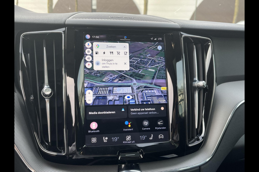 Volvo XC60 2.0 T6 Plug-in hybrid AWD Plus Dark 360 CAMERA| HARMAN KARDON| ACHTERBANK VERWARMD| PANO| VOORSTOELEN + STUUR VERWARMD| ELEKTRISCHE STOELEN MET MEMORY| ELEKTRISCHE ACHTERKLEP| DEALER OH. NET ONDERHOUD GEHAD|