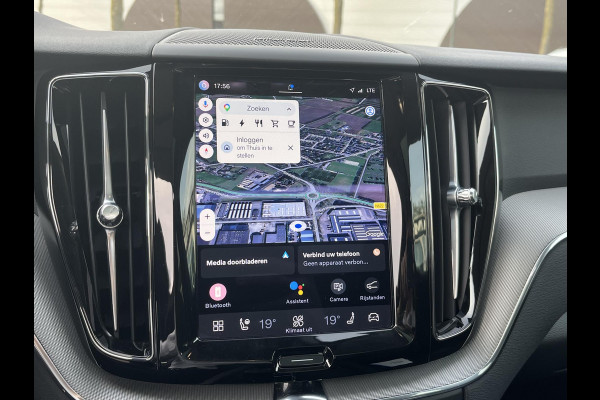 Volvo XC60 2.0 T6 Plug-in hybrid AWD Plus Dark 360 CAMERA| HARMAN KARDON| ACHTERBANK VERWARMD| PANO| VOORSTOELEN + STUUR VERWARMD| ELEKTRISCHE STOELEN MET MEMORY| ELEKTRISCHE ACHTERKLEP| DEALER OH. NET ONDERHOUD GEHAD|