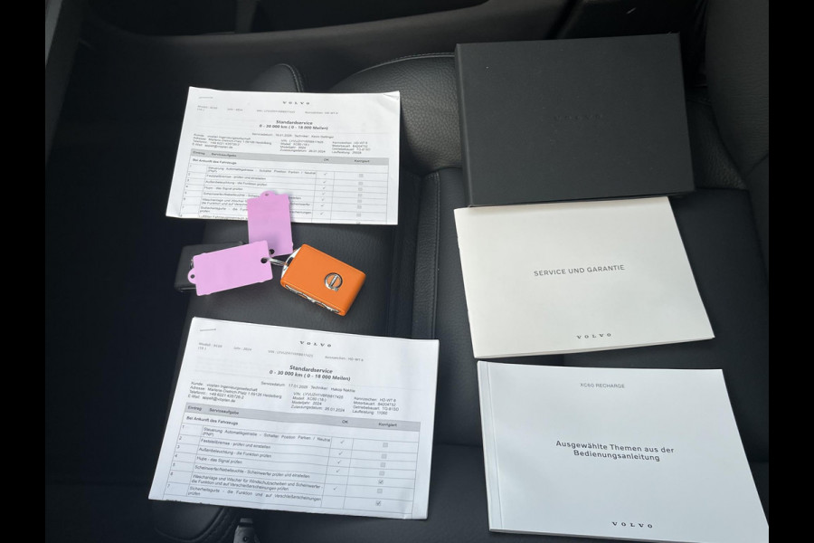 Volvo XC60 2.0 T6 Plug-in hybrid AWD Plus Dark 360 CAMERA| HARMAN KARDON| ACHTERBANK VERWARMD| PANO| VOORSTOELEN + STUUR VERWARMD| ELEKTRISCHE STOELEN MET MEMORY| ELEKTRISCHE ACHTERKLEP| DEALER OH. NET ONDERHOUD GEHAD|