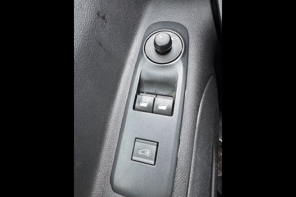 Peugeot Partner 1.5 BlueHDi 100 L2 3zits Airco,Cruisecontrol VOORSCHADE