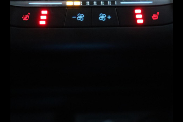 Ford Focus 2.0 EcoBlue ST Line X | Stoelverwarming | Adaptive cruise | Half leder | Elektrische stoel | Camera | Carplay | Navigatie | Stuurverwarming | Full LED | Parkeerhulp | Climate control | B&O Sound