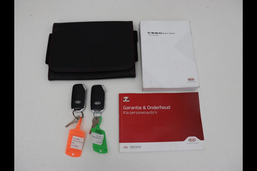 Kia Ceed 1.6 GDI PHEV DynamicPlusLine | SOH 100% | Stoel & stuurverwarming | Trekhaak | Half leder | Carplay | Camera | Keyless | Full LED | Navigatie | Adaptive cruise | Climate control | Bluetooth | Plug In