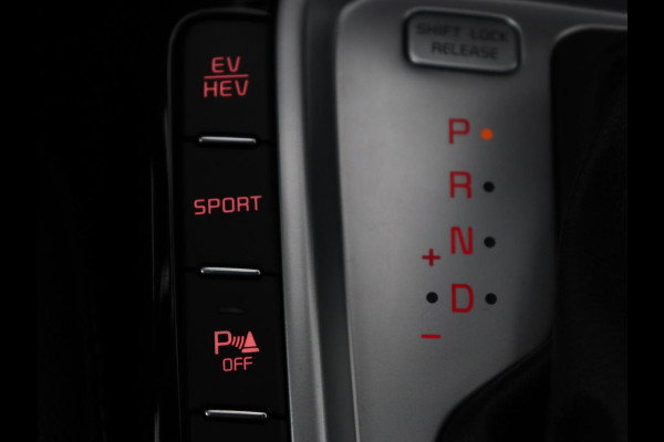 Kia Ceed 1.6 GDI PHEV DynamicPlusLine | SOH 100% | Stoel & stuurverwarming | Trekhaak | Half leder | Carplay | Camera | Keyless | Full LED | Navigatie | Adaptive cruise | Climate control | Bluetooth | Plug In