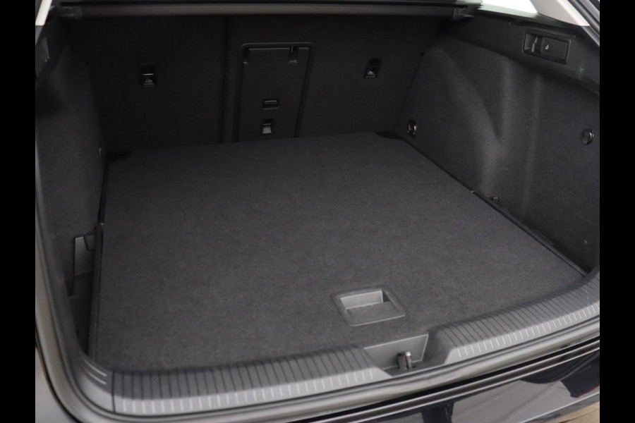 Volkswagen Golf 1.0 TSI Life | Adaptive cruise | Carplay | Navigatie | Parkeerhulp | Sfeerverlichting | Climate control | Digital Cockpit | Bluetooth