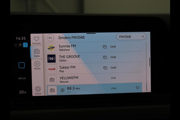 Volkswagen Golf 1.0 TSI Life | Adaptive cruise | Carplay | Navigatie | Parkeerhulp | Sfeerverlichting | Climate control | Digital Cockpit | Bluetooth