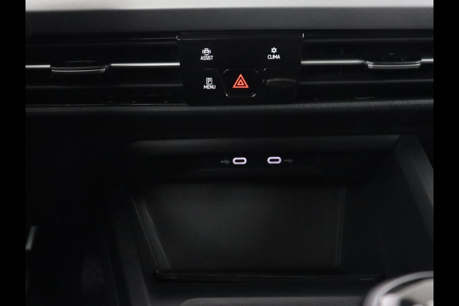 Volkswagen Golf 1.0 TSI Life | Adaptive cruise | Carplay | Navigatie | Parkeerhulp | Sfeerverlichting | Climate control | Digital Cockpit | Bluetooth