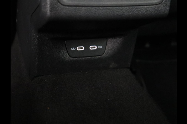 Volkswagen Golf 1.0 TSI Life | Adaptive cruise | Carplay | Navigatie | Parkeerhulp | Sfeerverlichting | Climate control | Digital Cockpit | Bluetooth