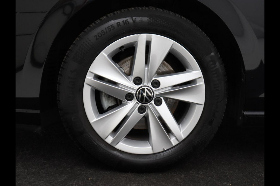 Volkswagen Golf 1.0 TSI Life | Adaptive cruise | Carplay | Navigatie | Parkeerhulp | Sfeerverlichting | Climate control | Digital Cockpit | Bluetooth