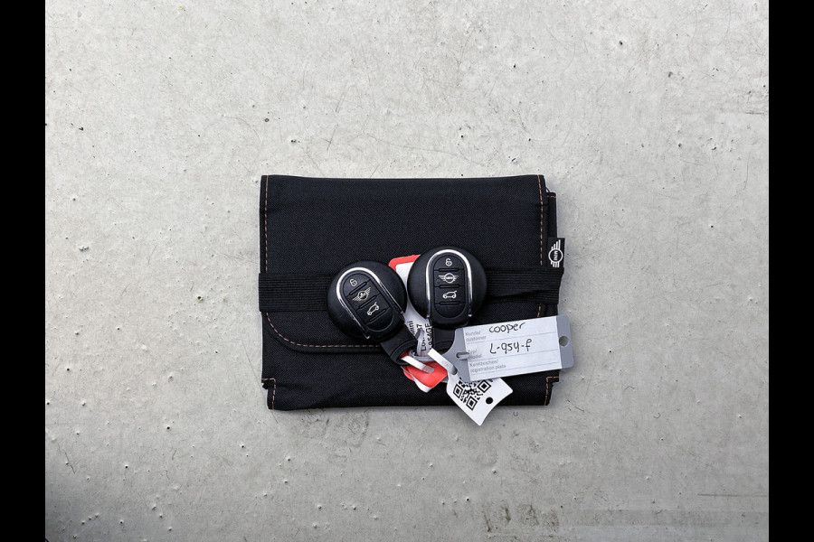 MINI Cooper Electric S MINI Yours 135KW / 33 kWh SOH 100% Comfort plus / Leder / Navigatie / Pdc+Camera / Harman Kardon / Apk 05-2027