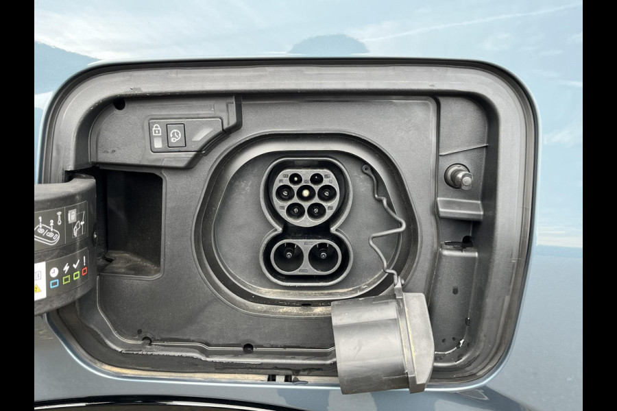 Peugeot E-5008 GT 73 kWh SOH 95%| 7 PERSOONS | COMPLEET UITGEVOERD| STOEL VENTILATIE |WARMTEPOMP| ADAPTIEVE CRUISE CONTROL | 360° CAMERA | ACHTERBANK VERWARMD |STOEL+ STUURVERWARMING| MEMORY STOEL MET MASSAGE| DODE HOEK SENSOR| ELEKTRISCHE ACHTERKLEP