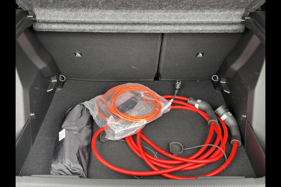 Peugeot e-2008 EV GT 54 kWh WARMTEPOMP| ACHTERUITRIJCAMERA| RIJSTROOK-ASSISTENT| APPLE CARPLAY/ ANDROID AUTO| FABRIEKSGARANTIE PEUGEOT TOT 02-2027| 17.000KM!|