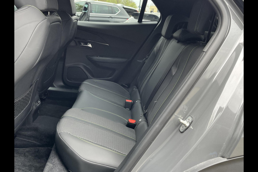 Peugeot e-2008 EV GT 54 kWh WARMTEPOMP| ACHTERUITRIJCAMERA| RIJSTROOK-ASSISTENT| APPLE CARPLAY/ ANDROID AUTO| FABRIEKSGARANTIE PEUGEOT TOT 02-2027| 17.000KM!|