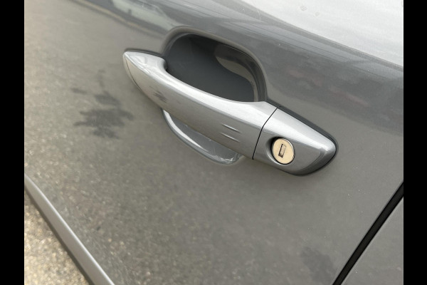 Peugeot e-2008 EV GT 54 kWh WARMTEPOMP| ACHTERUITRIJCAMERA| RIJSTROOK-ASSISTENT| APPLE CARPLAY/ ANDROID AUTO| FABRIEKSGARANTIE PEUGEOT TOT 02-2027| 17.000KM!|